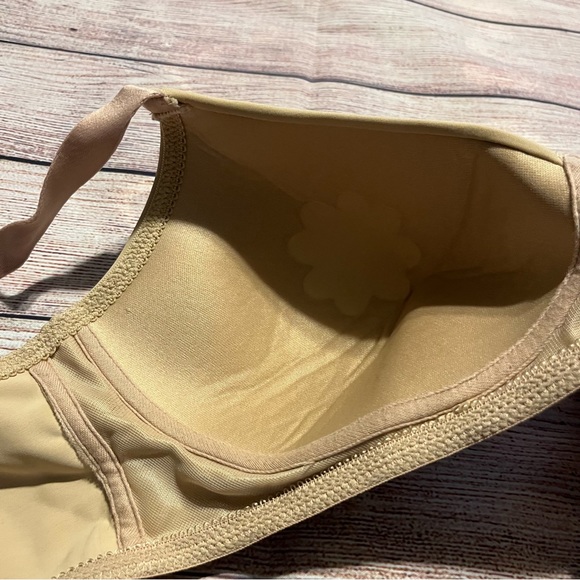 Nude Hanes No Underwire Bra, Adjustable Straps, Nipple Shield, Size 40C - Picture 4 of 6